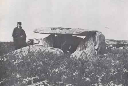 Eduardo Pondal beside the dolmen of Dombate